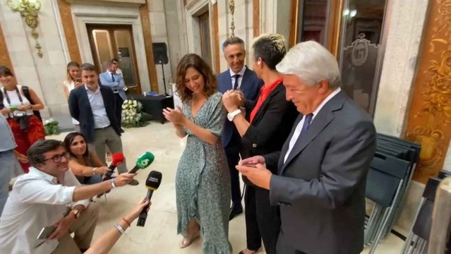 El momento en que Ayuso ha celebrado el pase a la final de la selección femenina de fútbol.