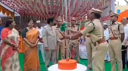 बड़ा हादसा: झंडोतोलन के दौरान हाईटेंंशन तार की चपेट में आने से एक की मौत, 3 घायल