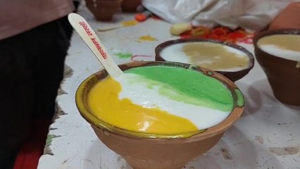 वाराणसी में आजादी के जश्न में तिरंगा लस्सी घोल रहा देशभक्ति का स्वाद