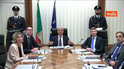 Piantedosi in collegamento con le Questure: "Ci tenevo a santificare il Ferragosto con voi"