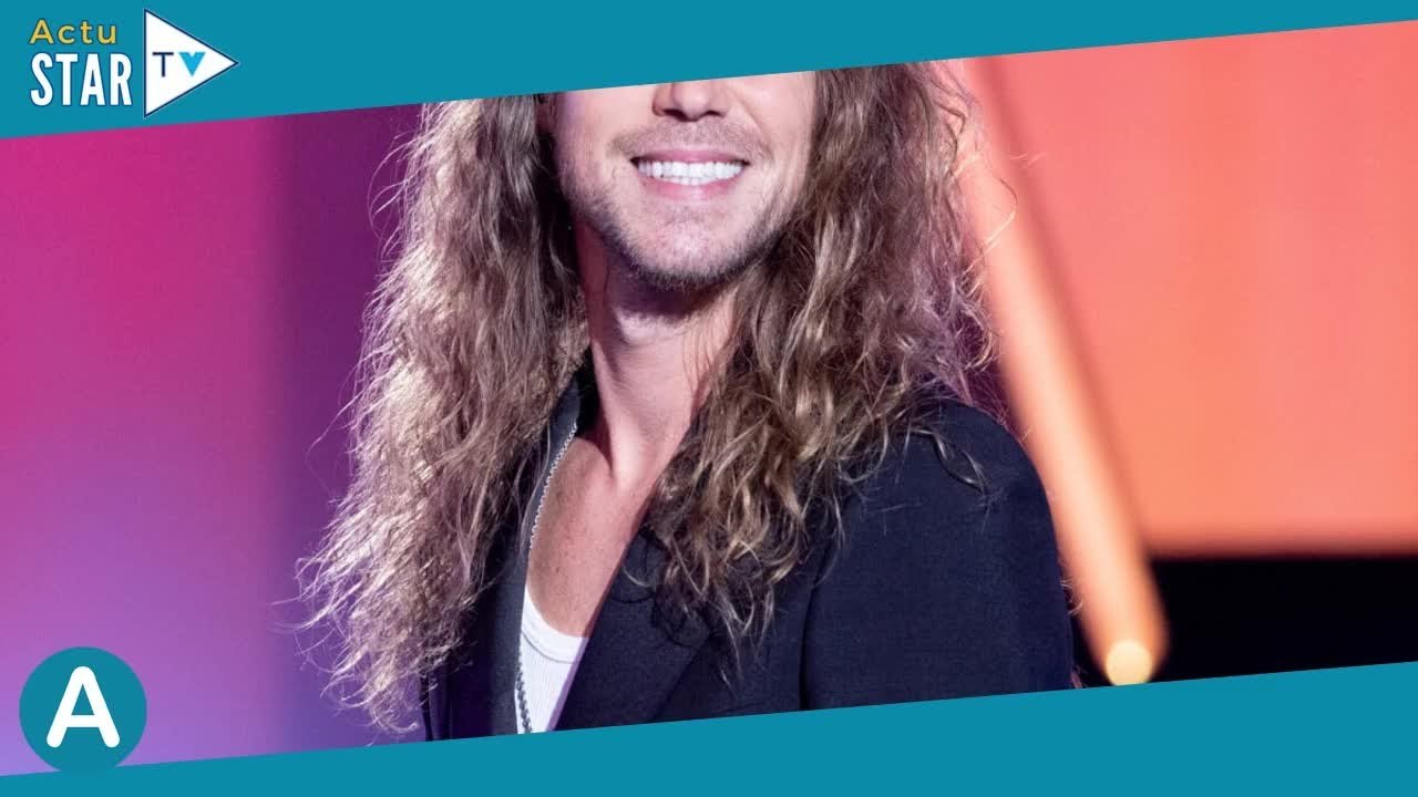 Julien Doré se dévoile avec son fils aux cheveux bruns  rares photos pour une baignade sauvage, pré