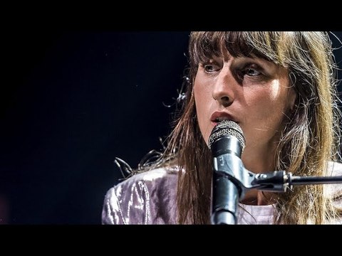 Les lacs du Connemara : C’est une chanson qui me dégoûte , la musique est immonde ... Juliette A