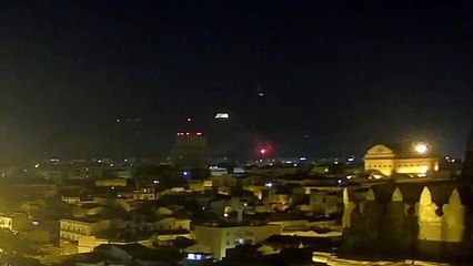 Palermo, il momento in cui un razzo arriva su Monte Pellegrino