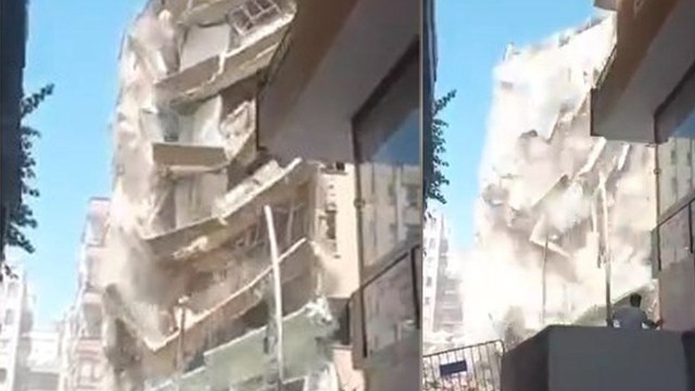 Ağır hasarlı bina yıkım sırasında böyle çöktü