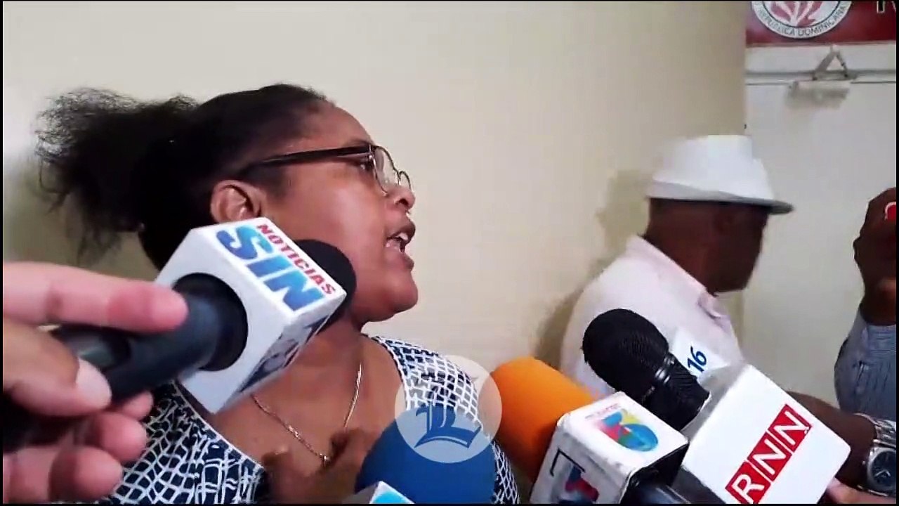 Familiares llegan con la esperanza de que sus parientes estén ingresados en el Ney Arias