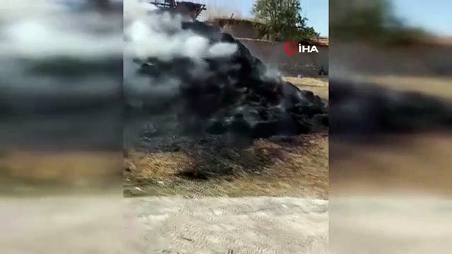 Çorum'un Alaca ilçesinde yangında saman balyaları ve tandır çatısı yandı