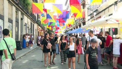 Los madrileños disfrutan de la tradicional fiesta de la Virgen de la Paloma