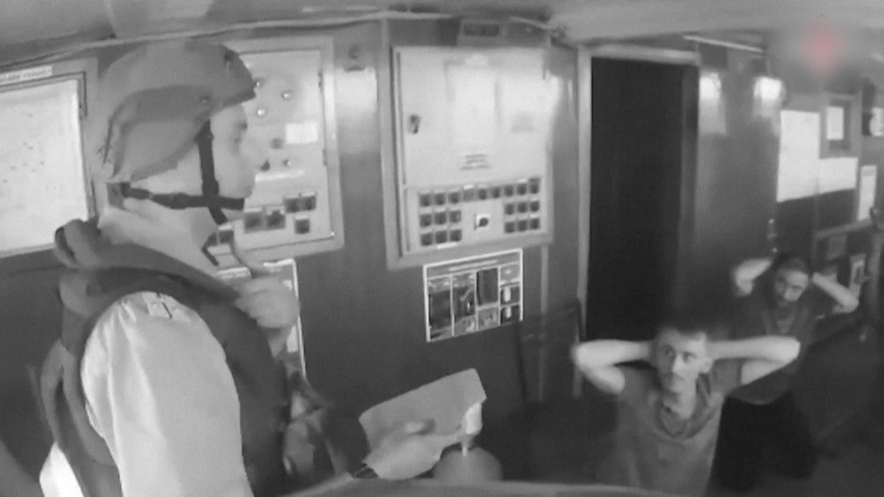 Ukraine : un cargo stoppé et fouillé par des militaires russes après des tirs de sommation