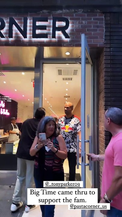 M. Pokora a inauguré son nouveau restaurant Pasta Corner à New York le 14 août 2023 en présence de sa femme Christina Milian et Tony Parker.