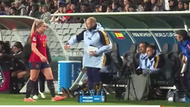 El desplante de Alexia Putellas tras ser cambiada