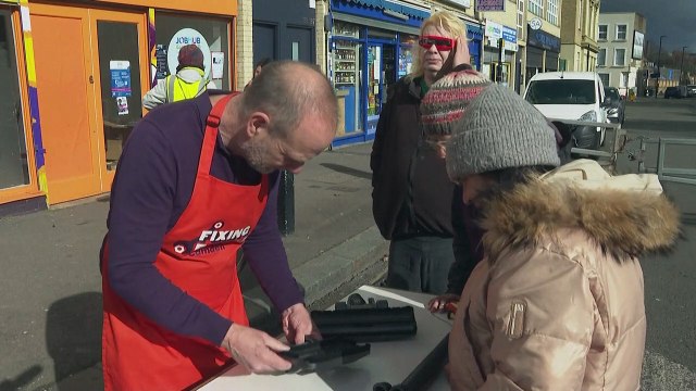Conserto e empréstimos: organizações combatem o lixo eletrônico