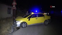 Une voiture a percuté une femme marchant devant sa maison à Elazig, 2 blessés