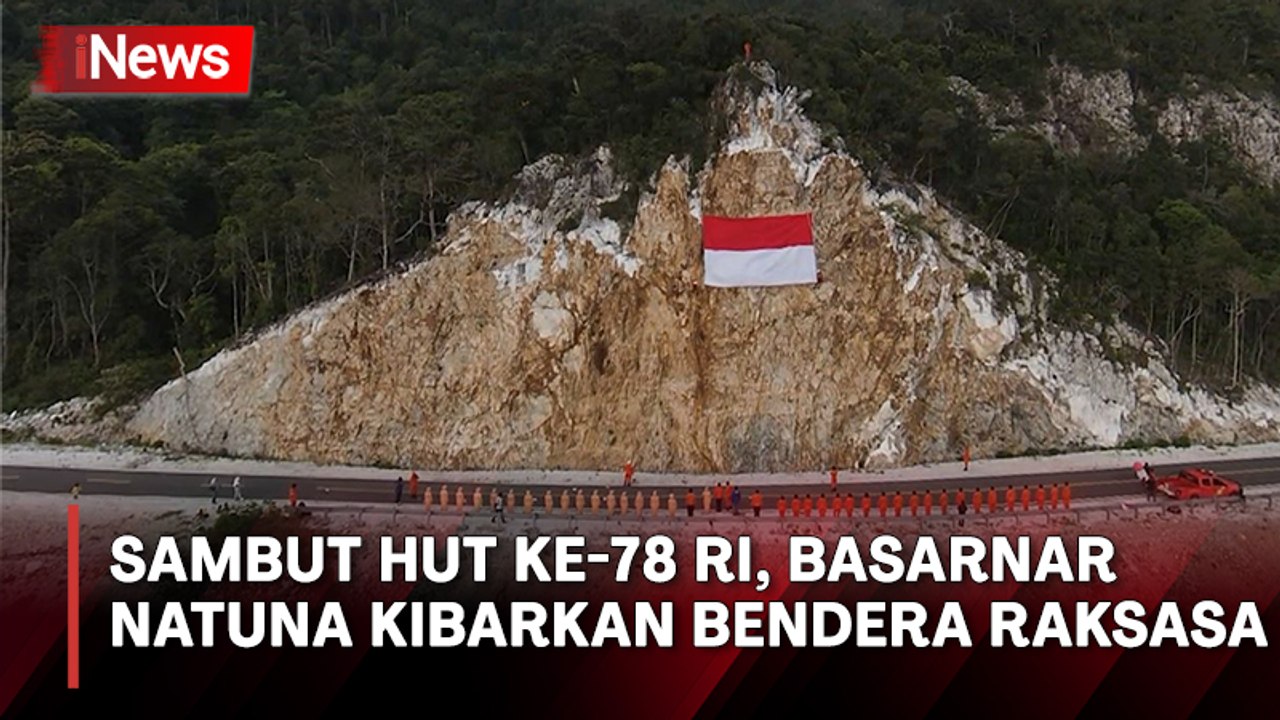 Basarnas Natuna Kibarkan Bendera Merah Putih Raksasa Langsung Menghadap Laut Natuna Utara