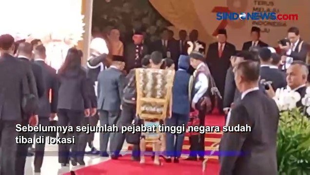 Kenakan Baju Adat, Presiden Jokowi Tiba di Senayan untuk Ikuti Rapat Tahunan MPR/DPR