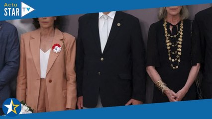 Albert de Monaco ému  entouré de ses soeurs et de son clan presque au complet pour un nouvel hommag