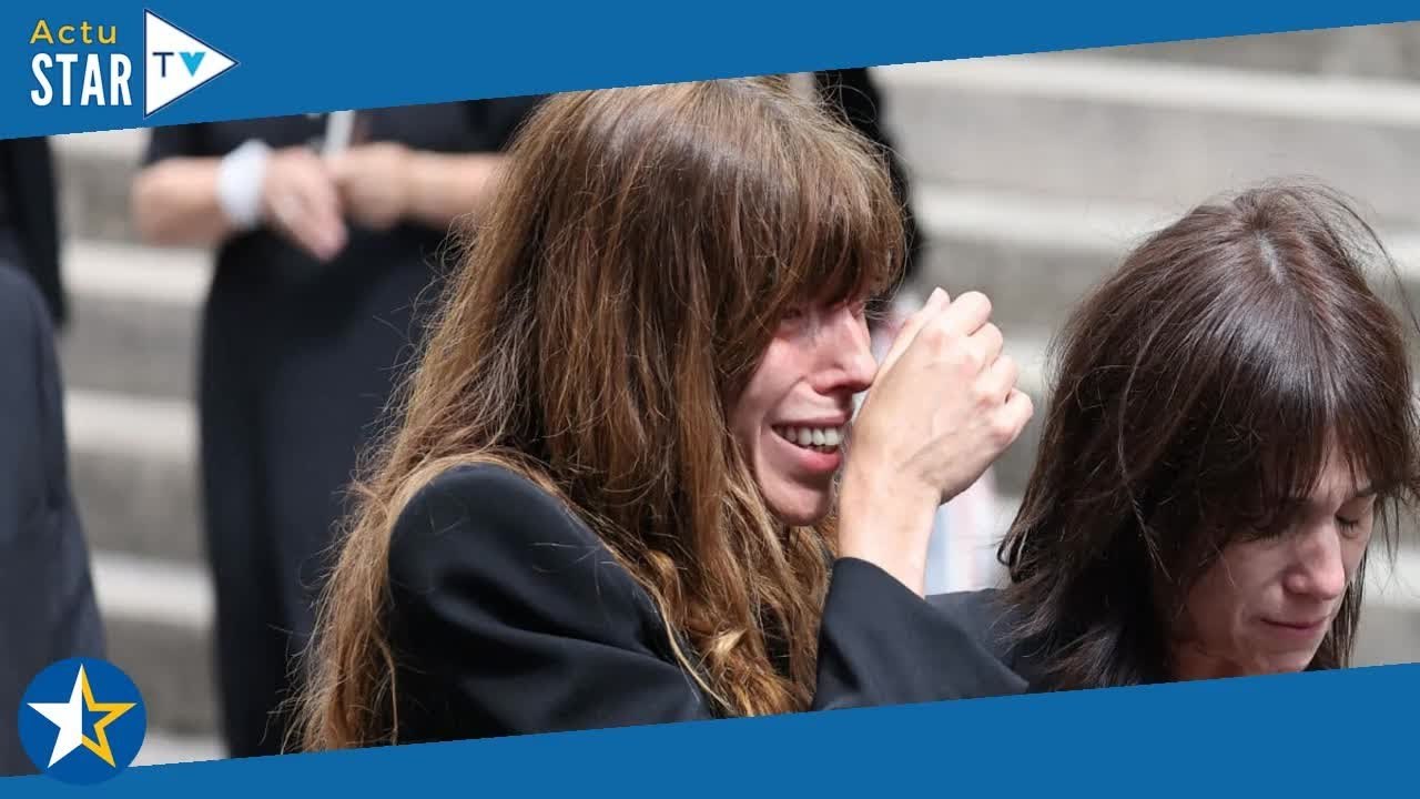 Elle ne souffre plus  Deux semaines après la mort de Jane Birkin, sa fille Lou Doillon tente de f