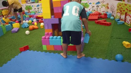 Một ngày của bông đi chơi tại siêu thị