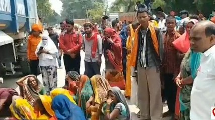 मिर्जापुर: बाइक युवक को तेज रफ्तार ट्रक ने कुचला मौके पर हुई मौत, ग्रामीणों ने लगाया जाम