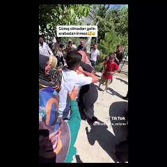 Yeni düğün geleneği: Kaynana ve kayınpeder güreşmeden gelin arabadan inmez