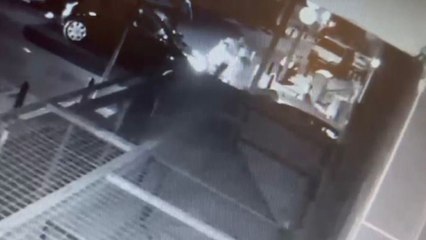 Ümraniye'de kendisine korna çalan sürücü ve arkadaşını bıçakladı