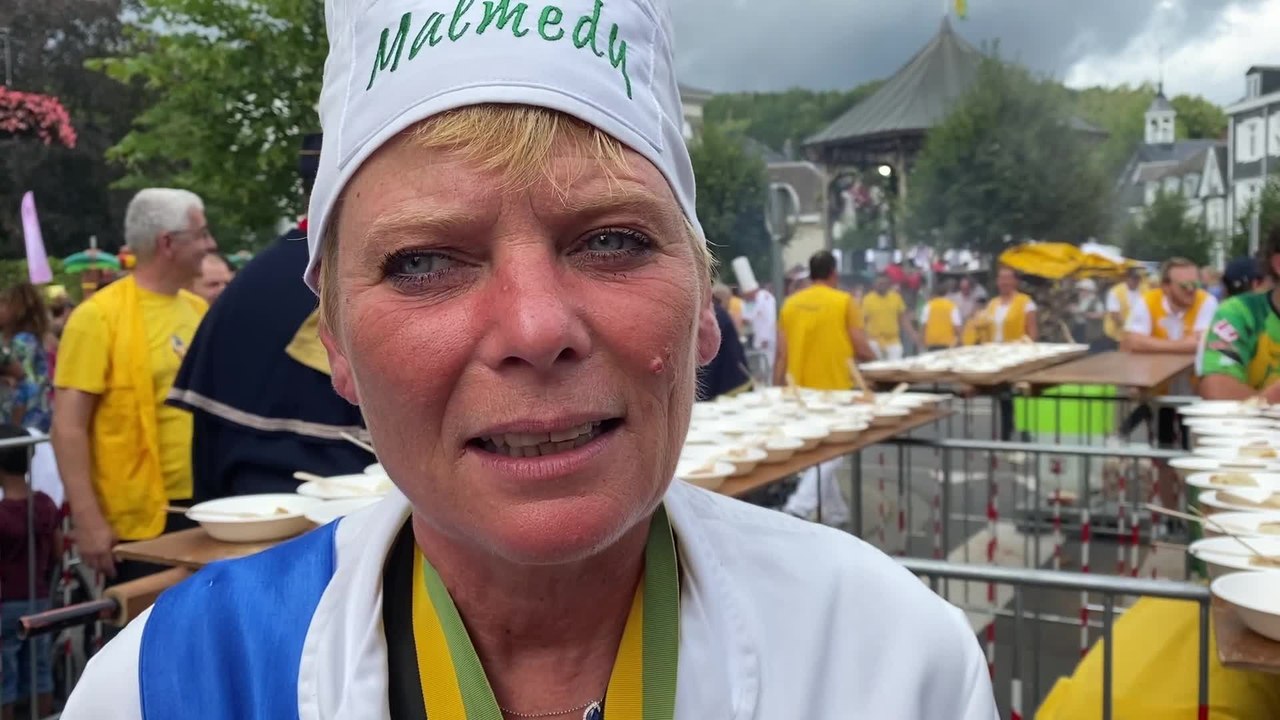Omelette géante à Malmédy : "Il y a aussi 50 kilos de lard, de la ciboulette, 25 litres d'huile et 500 grammes d'épices"