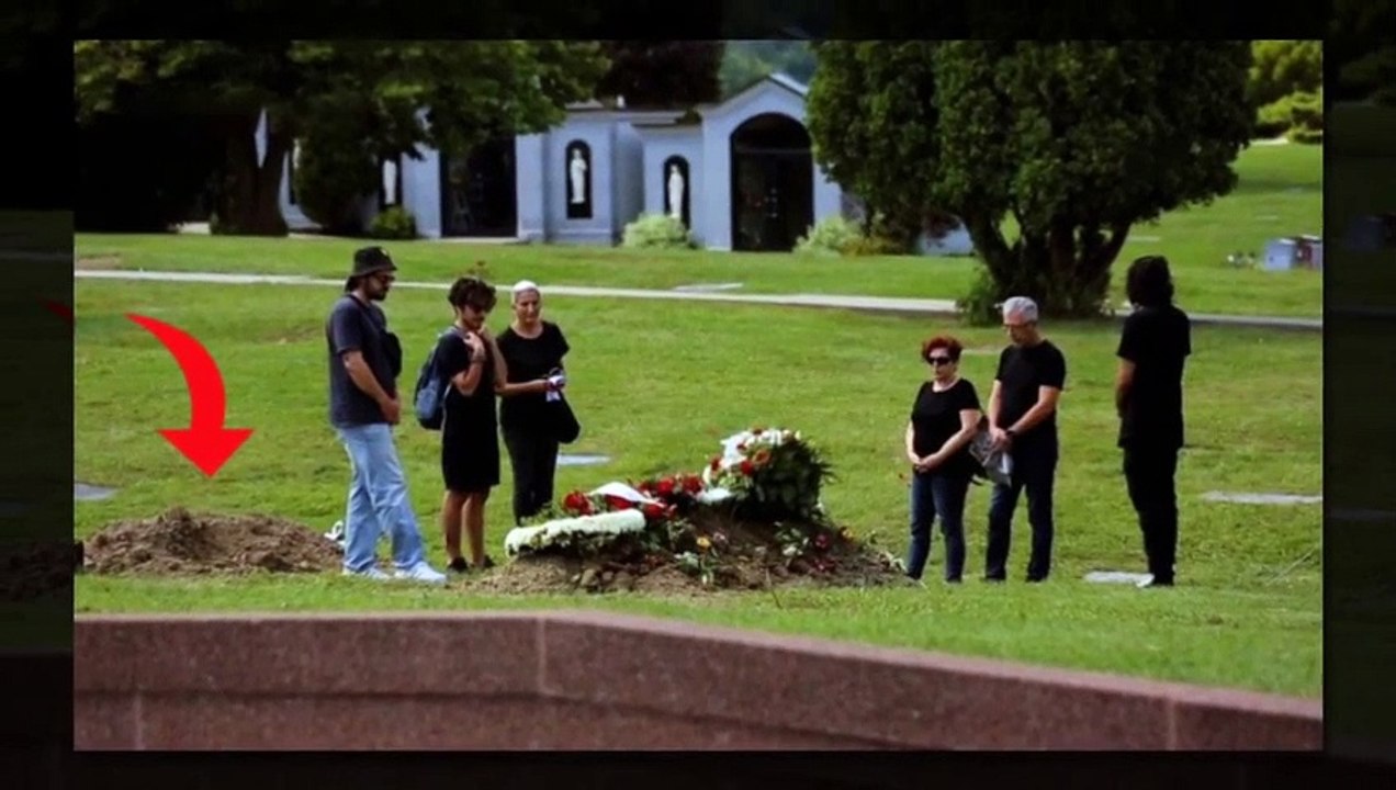 Les fans d'Erkin Koray ont confondu la tombe ! L'avertissement de Damla Koray n'a pas tardé : la tombe à laquelle tu as tourné le dos est celle de mon père