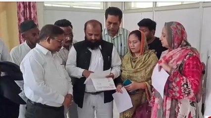 अलीगढ़: एएमयू में नियुक्तियों को लेकर जिला प्रशासन को सौंपा ज्ञापन