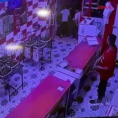 Tartıştığı kişiyi dükkanın içinde vurup kaçtı