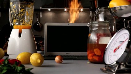 Davide Rombolotti mette il pc nel forno???