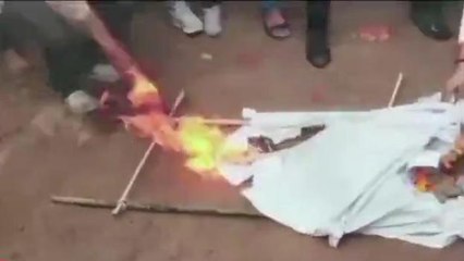 जयपुर: कुलपति की शव यात्रा निकालकर छात्रों ने किया पुतला दहन, जानें वजह