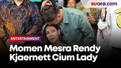 Momen Mesra Rendy Kjaernett Cium Lady Nayoan
