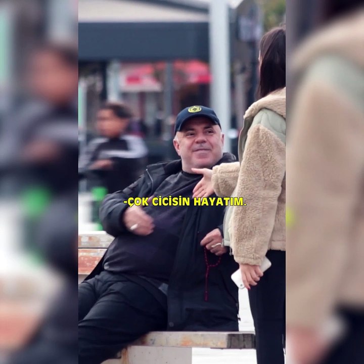Sosyal deney yaptılar... Turist zannettiği genç kıza bunları söyledi