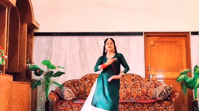 Top 10 Beautiful Girl Dancing Moves: Mesmerizing Rhythms: