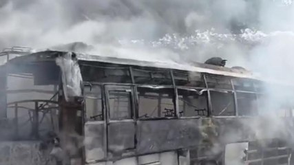 यूपी के मिर्जापुर में हुआ बड़ा हादसा: कांवरियों से भरी बस में लगी भीषण आग, मची चीख-पुकार