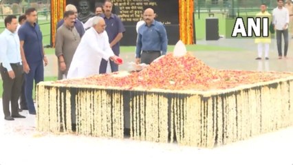Delhi: अटलजी की पुण्यतिथि पर श्रद्धांजलि अर्पित करने समाधि स्थल पहुंचे नीतीश कुमार