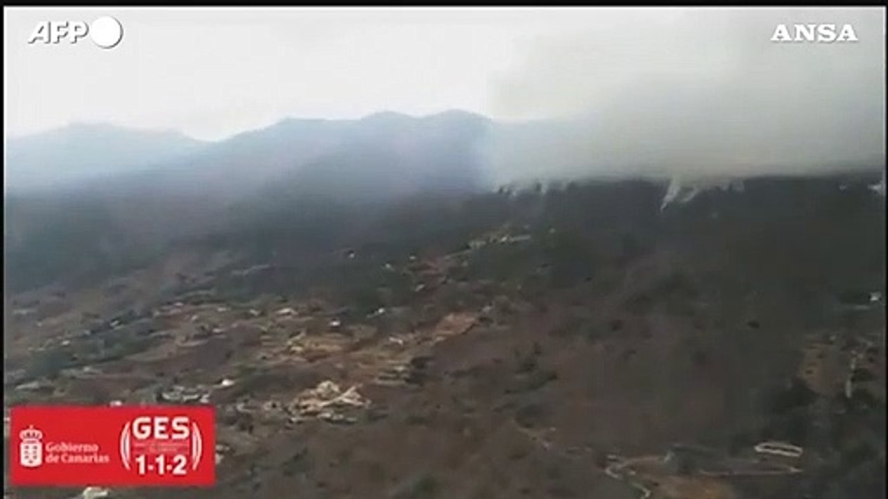 Spagna, incendio boschivo a Tenerife: fiamme ad Arafo