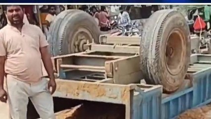 अमरोहा: तेज रफ्तार ट्रैक्टर ट्रॉली ने दंपत्ति को मारी टक्कर, महिला की मौत