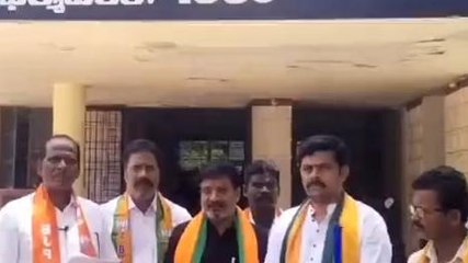 సత్యసాయి జిల్లా: "నోటీసులు ఇవ్వకుండా దుకాణాలు కూల్చేశారు"