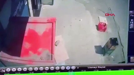 Kendini polis olarak tanıttı: Beş kilogram altını alıp kaçtı