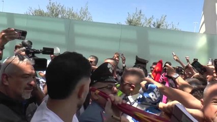 Transferts - Renato Sanches et Leandro Paredes accueillis par une foule en délire à Rome