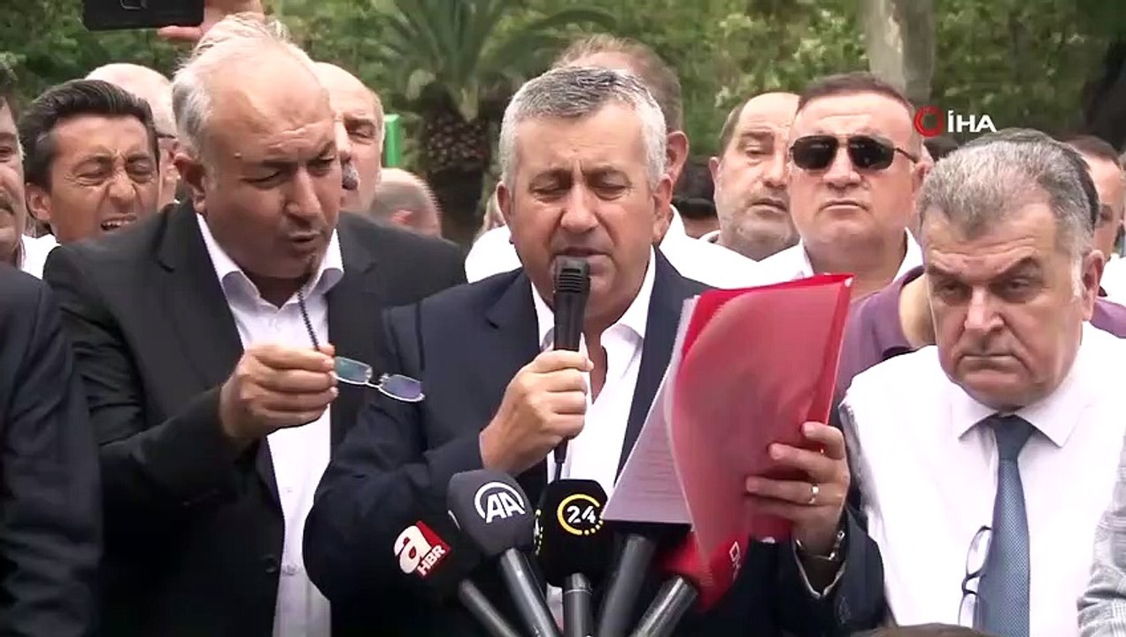 Les chauffeurs de bus publics privés ont protesté devant IMM： Nous ne pouvons pas obtenir notre argent, le service s'arrêtera