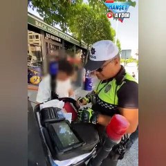 Babasından gizli motor kullanan genç ceza yiyince yürümekte zorlandı! Polis teselli etti