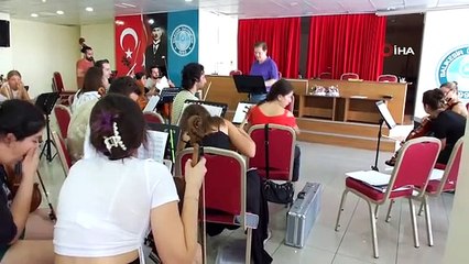 Ünlü hocalar eşliğinde konsere hazırlanıyorlar