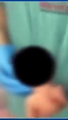 Fisioterapeuta ‘dança’ com recém-nascido no bolso do jaleco em hospital