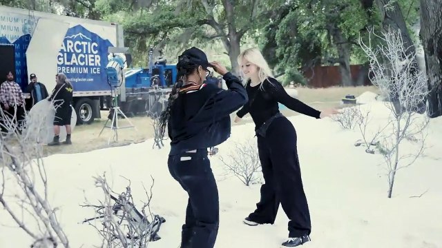 Reneé Rapp : le making-of de son clip Snow Angel