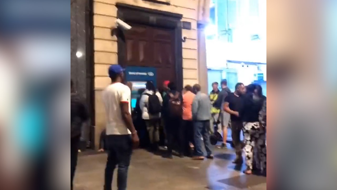 Un bug provoque une ruée sur les distributeurs de billets en Irlande