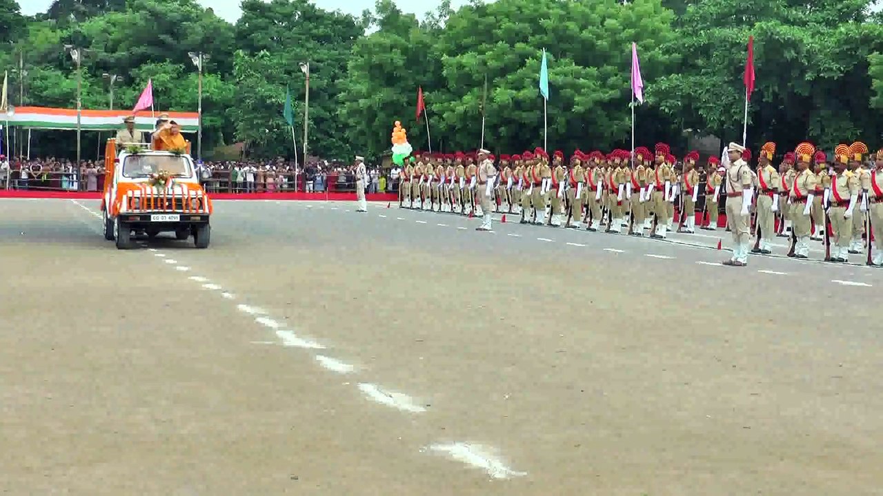 आन बान शान से लहराया तिरंगा, शहीदों को दी गई श्रद्धांजलि, सांस्कृति कार्यक्रमों का हुआ आयोजन
