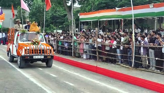 आन बान शान से लहराया तिरंगा, शहीदों को दी गई श्रद्धांजलि, सांस्कृति कार्यक्रमों का हुआ आयोजन