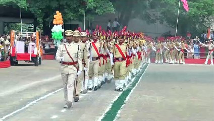 आन बान शान से लहराया तिरंगा, शहीदों को दी गई श्रद्धांजलि, सांस्कृति कार्यक्रमों का हुआ आयोजन
