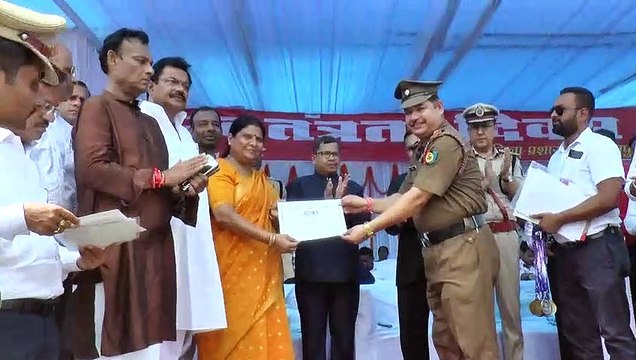 आन बान शान से लहराया तिरंगा, शहीदों को दी गई श्रद्धांजलि, सांस्कृति कार्यक्रमों का हुआ आयोजन